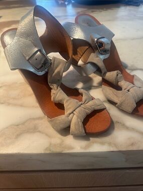 Womens A Detacher Neutral Knot Front Sandals - Silver Accent